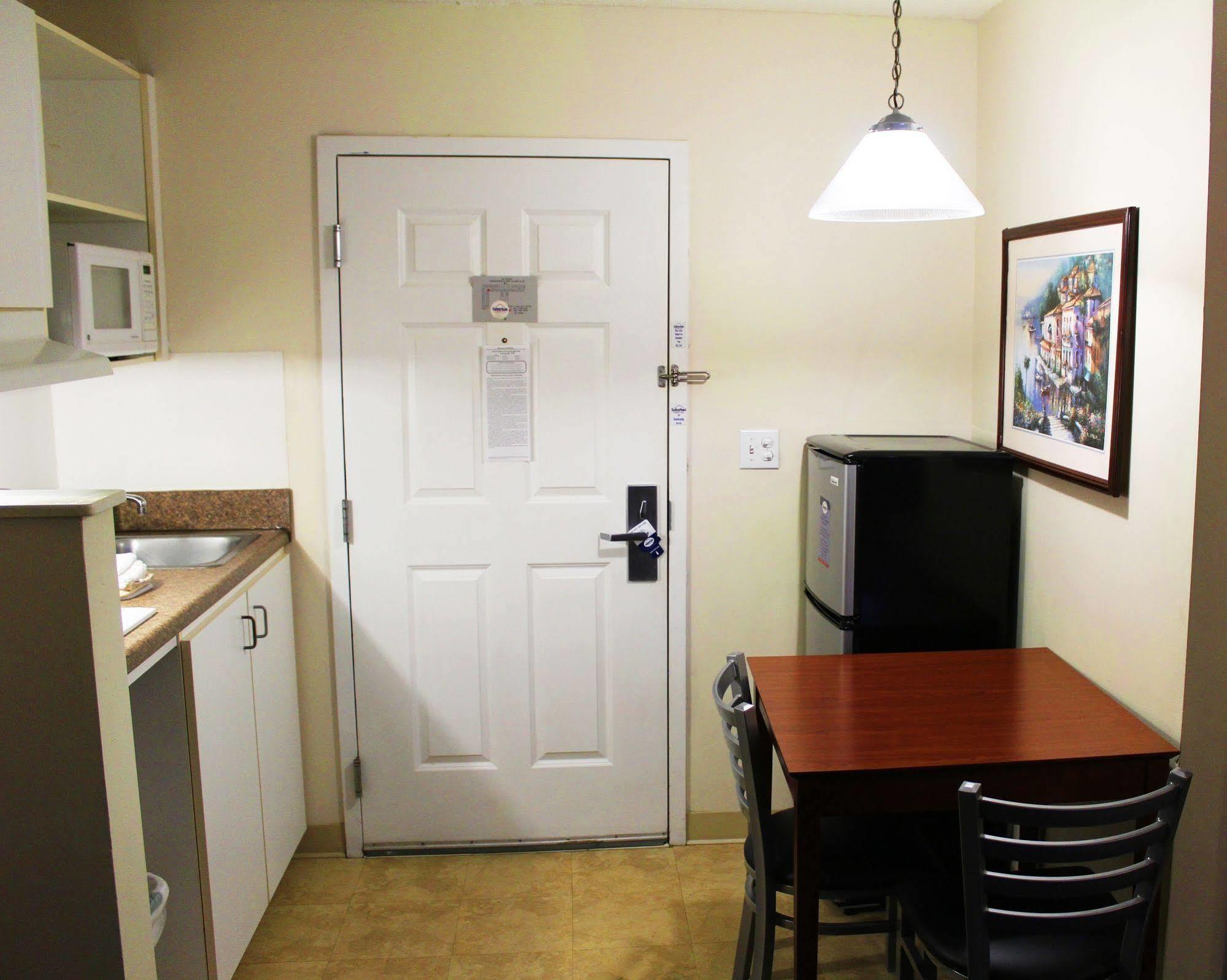 Studio 6-Hampton, Va - Langley Afb Area Exterior photo